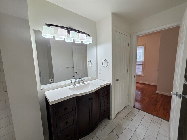 Building Photo - 311 Woodview Ave