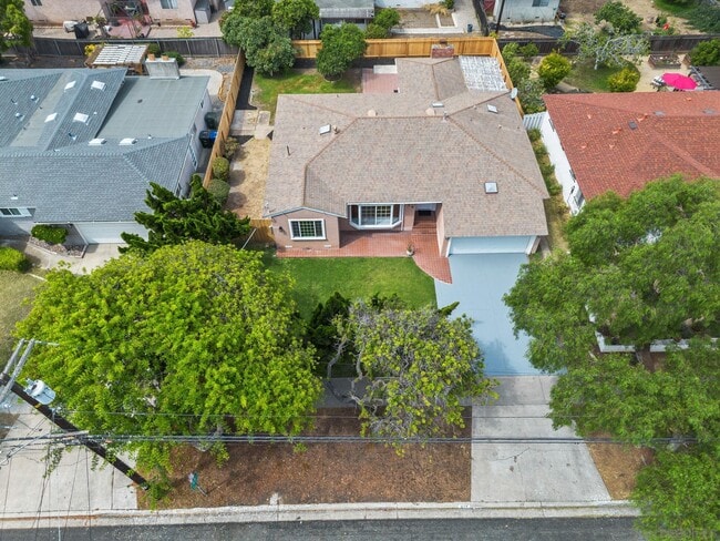 Building Photo - 614 5th Ave