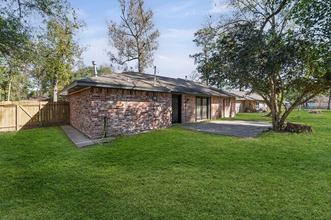 Building Photo - 3427 Dovie Dr