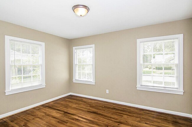 Building Photo - 411 Woodard St