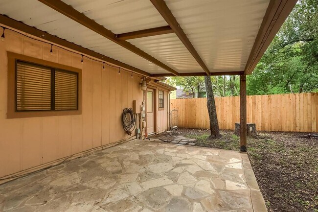 Building Photo - 8400 Horton Trail