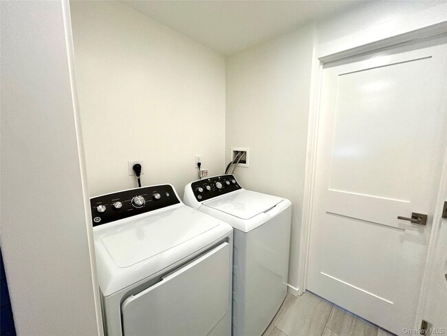 Building Photo - 49 Hackensack Heights Rd