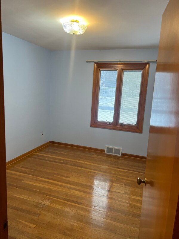 Building Photo - 6564 Oakwood Dr