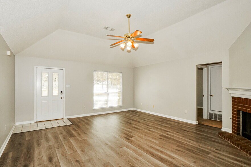 Building Photo - 75 Oakridge Cove