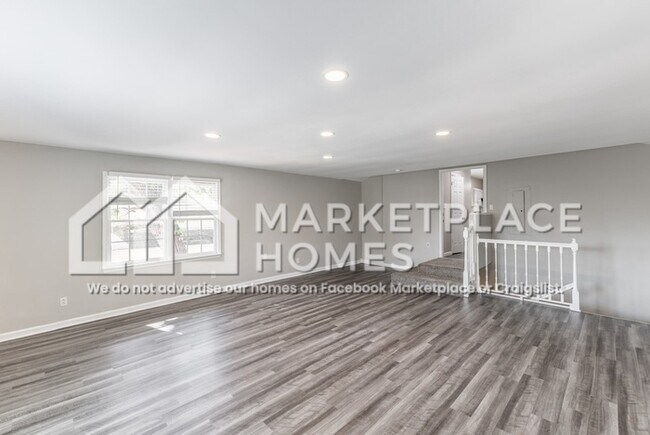 Building Photo - 531 Farmingdale Rd SE