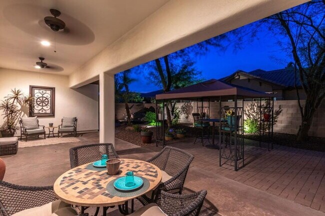 Building Photo - 908 Elm St