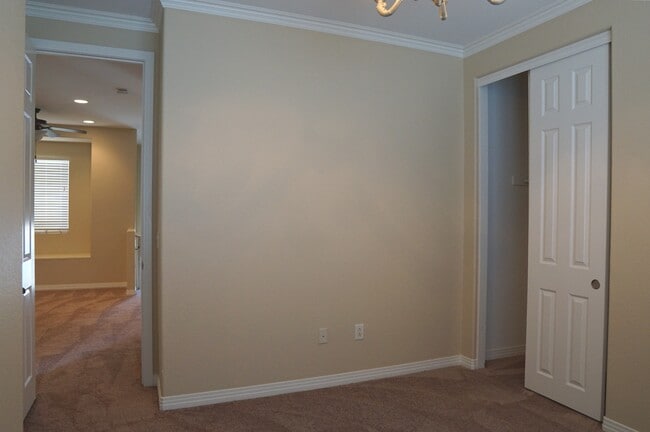 Building Photo - 35579 Domani Dr
