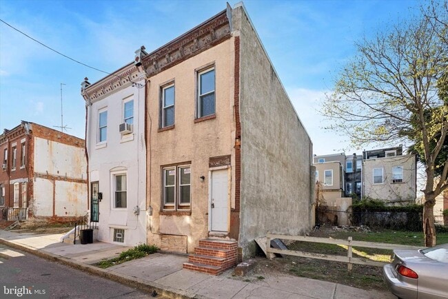 Building Photo - 2350 N Opal St