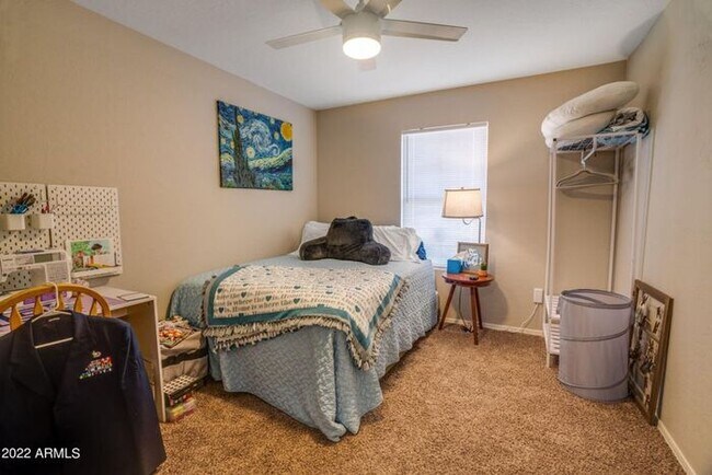 Building Photo - 5 bed - 3 bath in Litchfield with Pool!