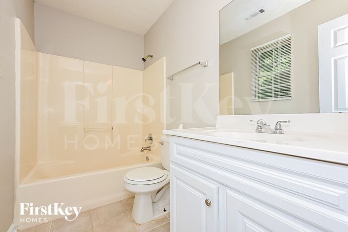 Building Photo - 646 Woodknoll Ct