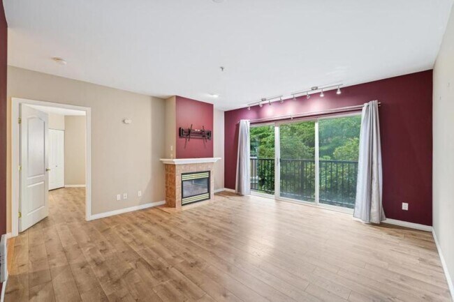 Building Photo - 2 bedroom in Kirkland WA 98034