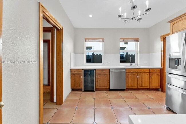 Building Photo - 1514 Capri St