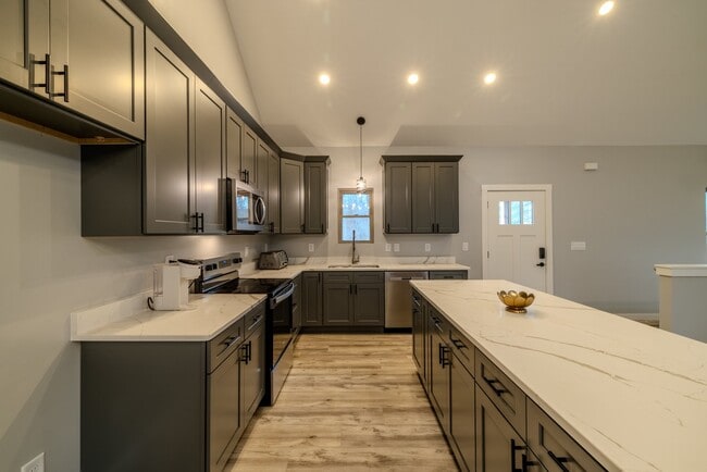 Building Photo - 107 Lake Top Ln