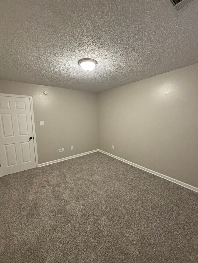 Building Photo - 39 Bud Grimes Dr