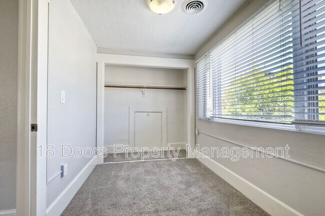 Building Photo - 4052 Albatross St