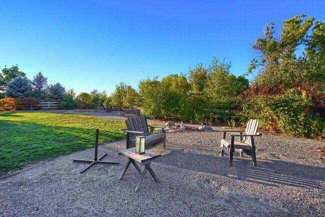 Building Photo - 2421 Rose Ct