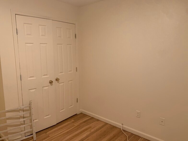 Building Photo - 68 Pamrapo Ave