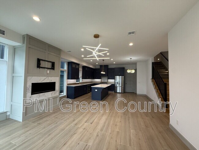 Building Photo - 130 E Elgin St