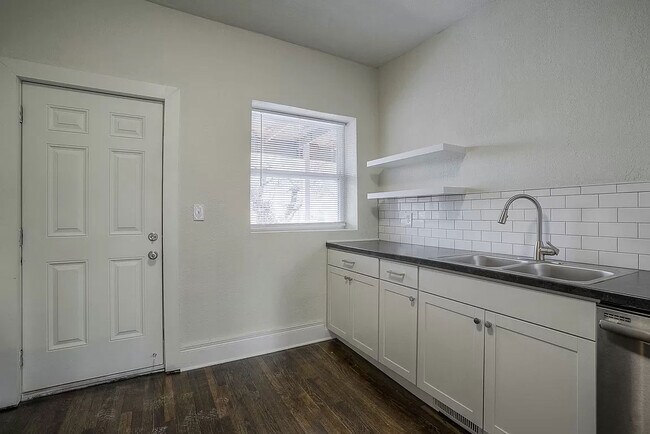Building Photo - 716 Gladstone Ave