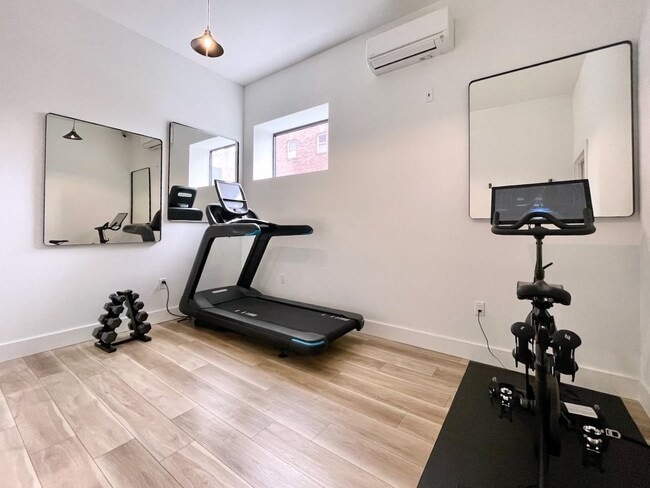 Building Photo - 375 Monmouth St