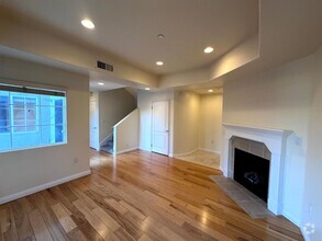 Building Photo - Fantastic Multi-Level Townhome - 2 bed 2.5...