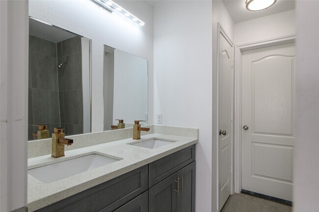 Building Photo - 3429 Twp Grove Ln