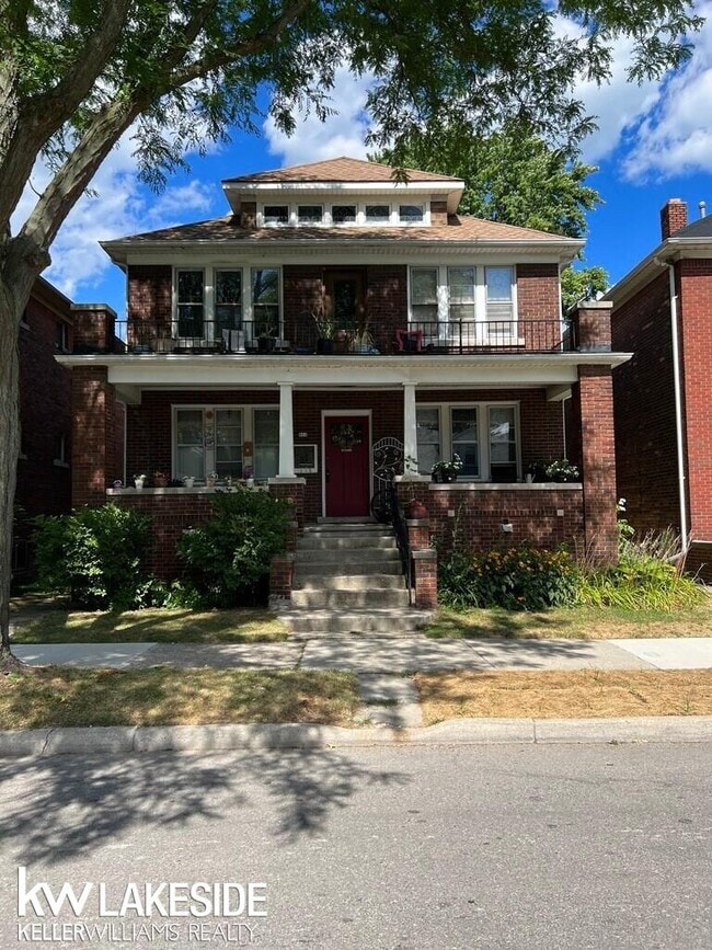 Primary Photo - 914 Beaconsfield Ave