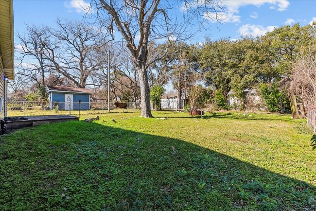 Building Photo - 1002 Orange St