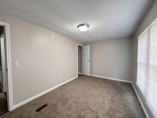 Building Photo - 1635 Pine Lake Dr