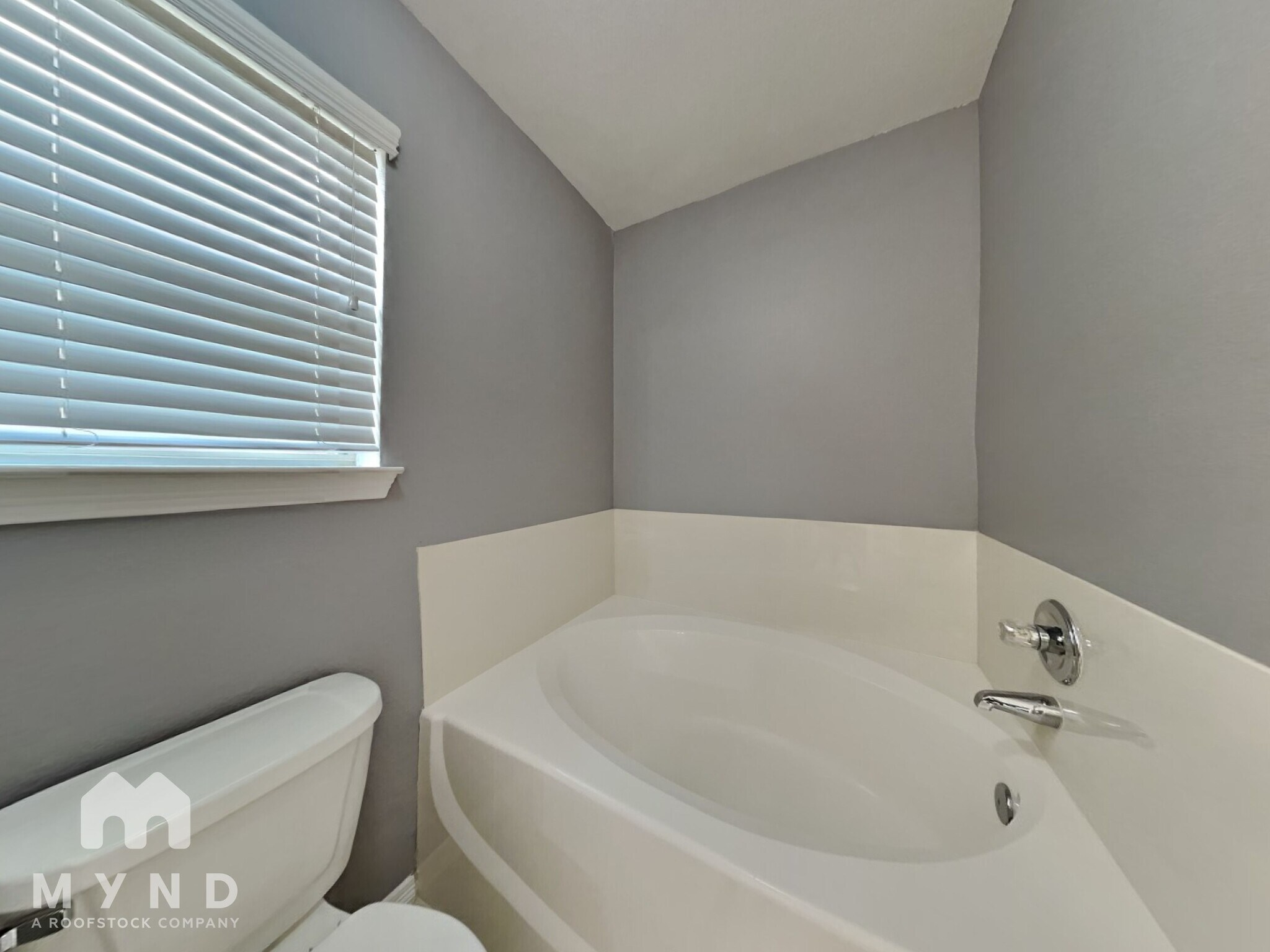 Building Photo - 1815 Sherwood Forest Cir