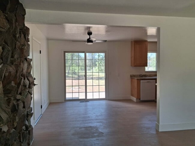 Building Photo - 49177 Chapel Hill Dr