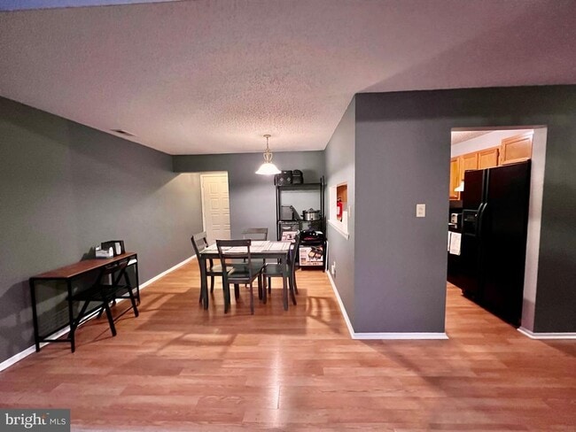 Building Photo - 4204B Aberdeen Dr