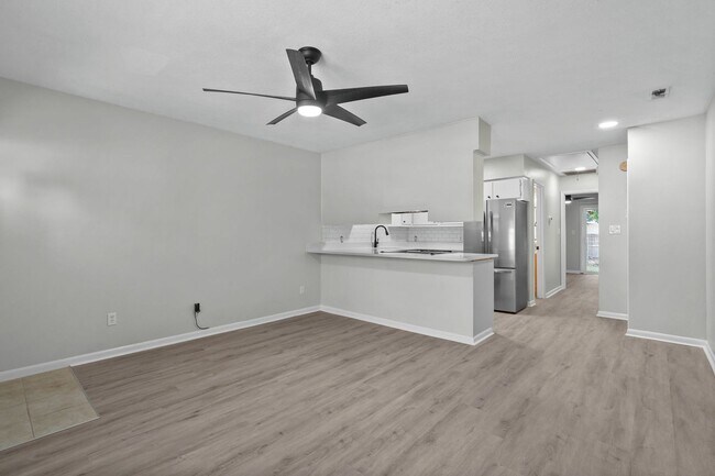 Building Photo - 507 33rd Ave N
