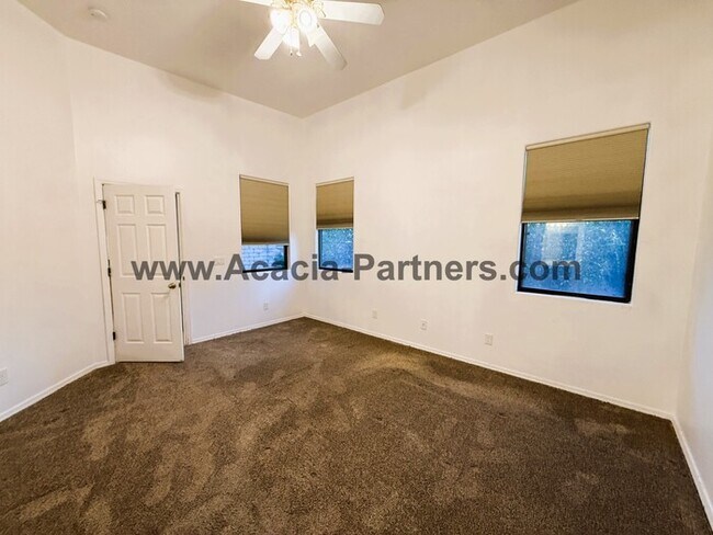 Building Photo - Three bedroom home in Barrio Central