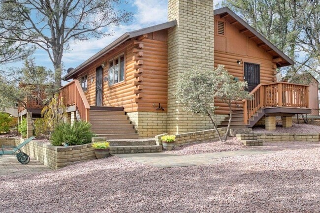 Building Photo - Adorable 2 bed / 1 bath Log Cabin