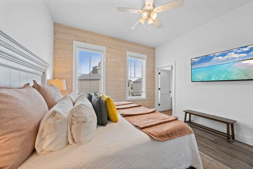 Building Photo - 7 W Gate