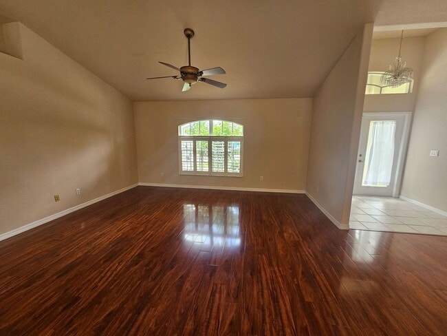 Building Photo - Pool Home 3 Bedroom 2 Bath close to shoppi...