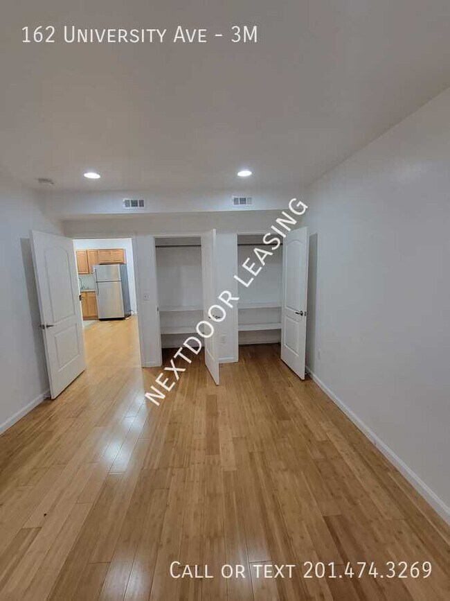 Building Photo - 162 University Ave