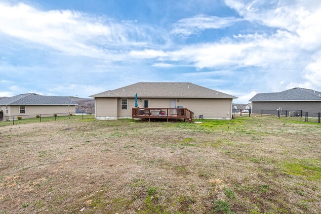 Building Photo - Gorgeous 3 Bedroom Home in Woodridge Estates!