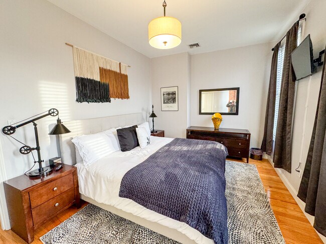 Building Photo - 7 Harvard Square