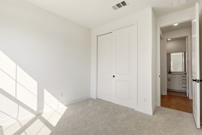 Building Photo - 7164 Confetti Ln