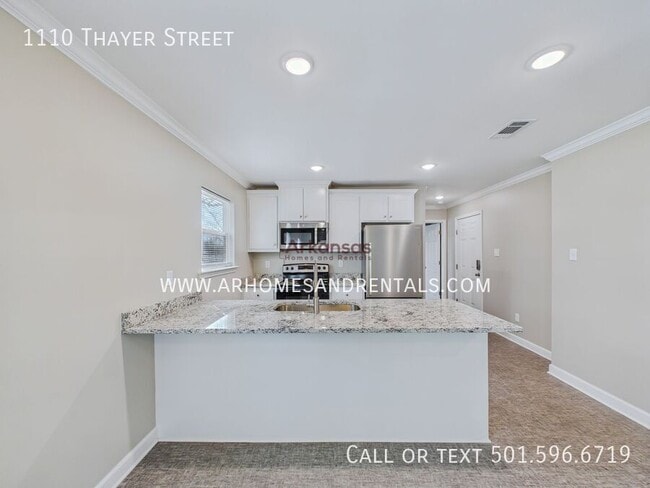 Building Photo - 1110 Thayer St
