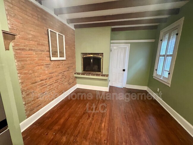 Building Photo - 533 W Walnut St