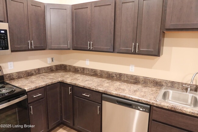 Building Photo - 112 Peonia Rd