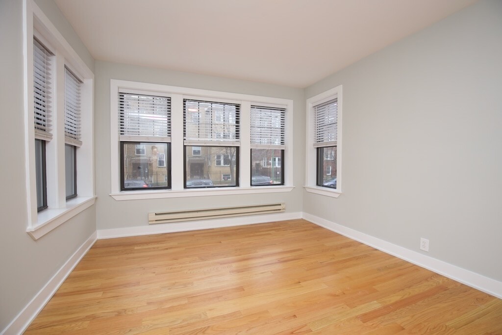 Building Photo - 4242 N Wolcott Ave