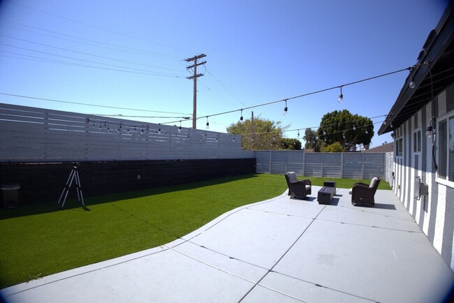 Building Photo - 660 Sunnyside Ave