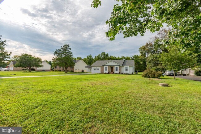 Building Photo - 205 Old Landing Ct