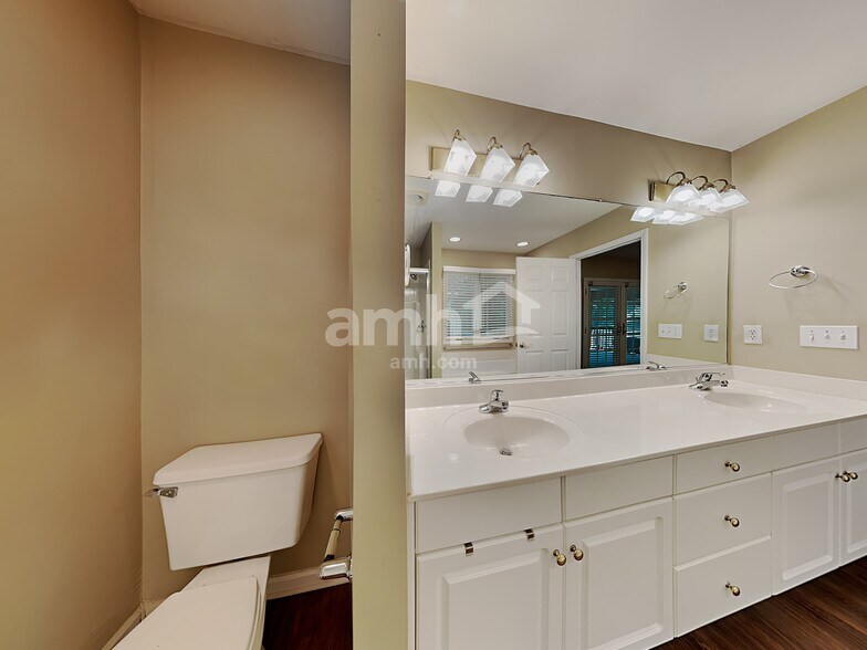 Building Photo - 5502 Garden Lake Dr