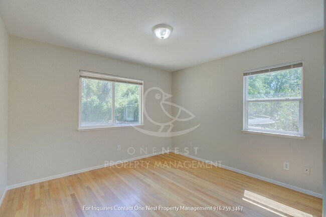 Building Photo - Tahoe Park Bugalow, move in ASAP