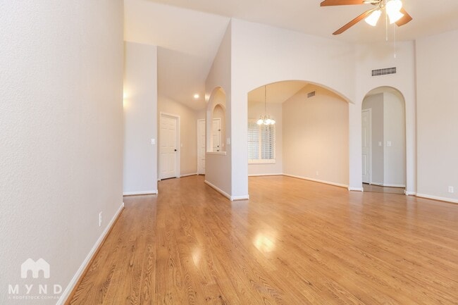 Building Photo - 10257 W Pasadena Ave